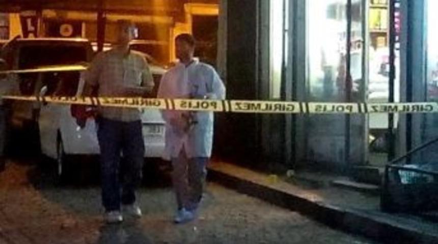 Sokak Ortasında Silahlı Ve Bıçaklı Saldırı: 1 Yaralı