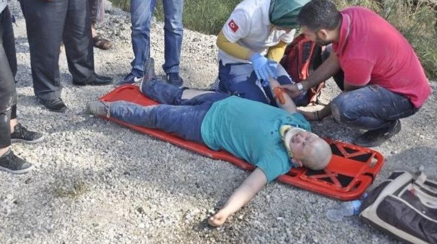 Direğe Çarpan Otomobil Şarampole Yuvarlandı: 6 Yaralı