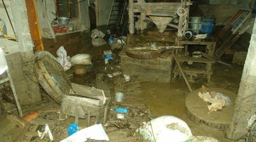 100 Yıllık Taş Değirmen Sel Sularına Teslim Oldu