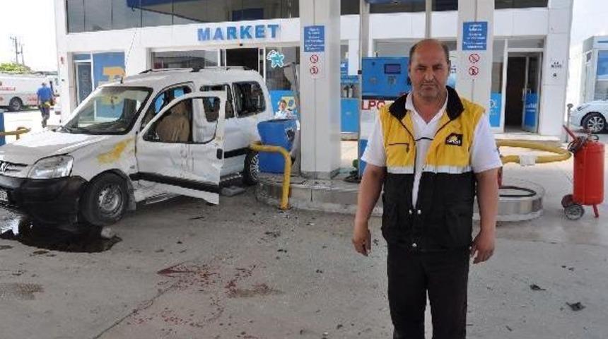 Hafif Ticari Ara&ccedil; Benzin Istasyonuna Girdi, Pompacı &Ouml;l&uuml;m Tehlikesinden Saniyelerle Kurtuldu