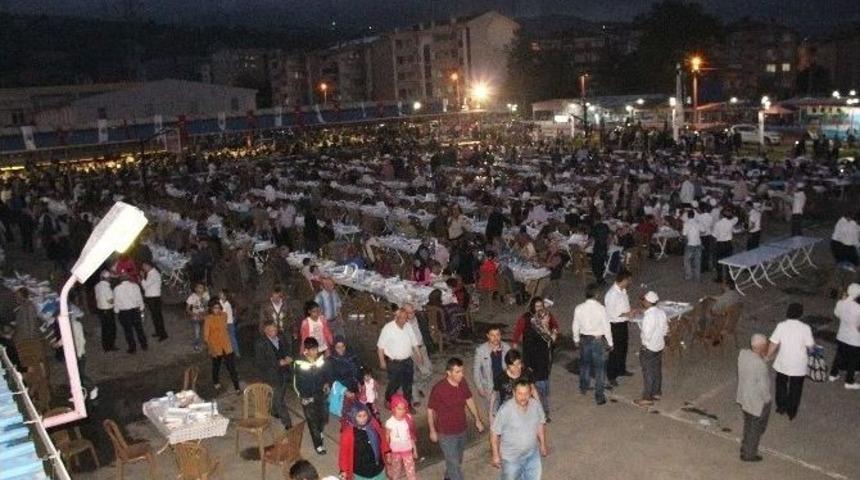 Tekkek&ouml;y&rsquo;de 3 Bin Kişiye İftar