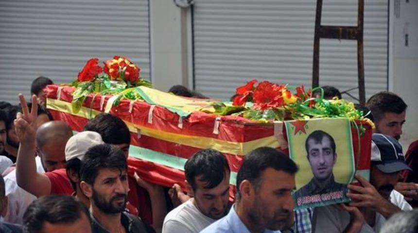 Suriye'de &Ccedil;atışmada &Ouml;len Ypj'li Hakkari'de Toprağa Verildi (2)
