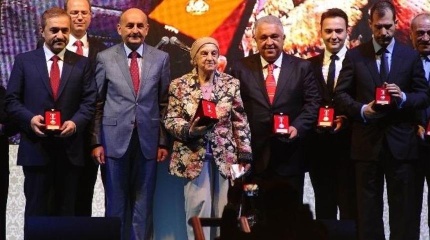 Kızılay&rsquo;dan Mutlu Makarna&rsquo;ya &Ouml;d&uuml;l