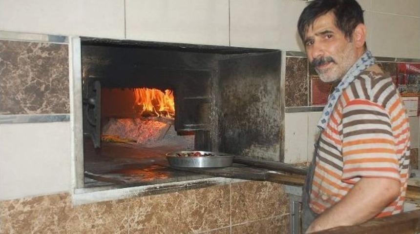 Adıyaman&rsquo;da, Fırıncılar 80 Derece Sıcaklıkta Oru&ccedil; Tutuyor