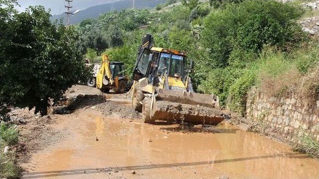 Başkan Şavaş Sel Bölgesinde İncelemelerde Bulundu