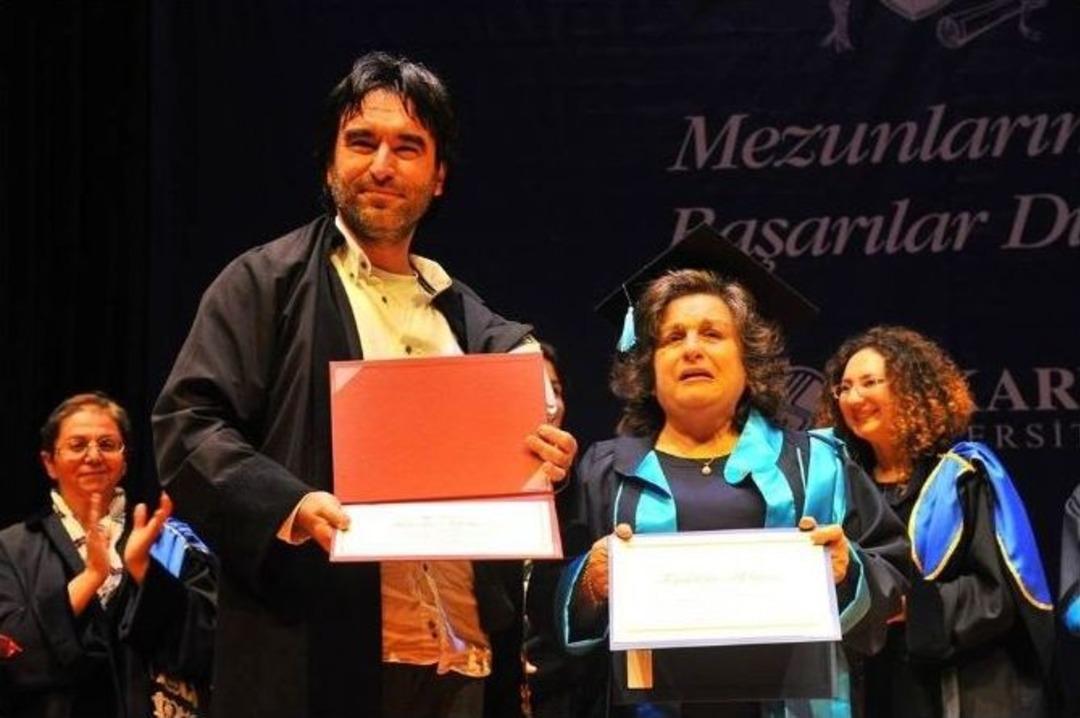 (&ouml;zel Haber) 71 Yaşında Fak&uuml;lte Birinciliğiyle &Uuml;niversite Mezunu Oldu
