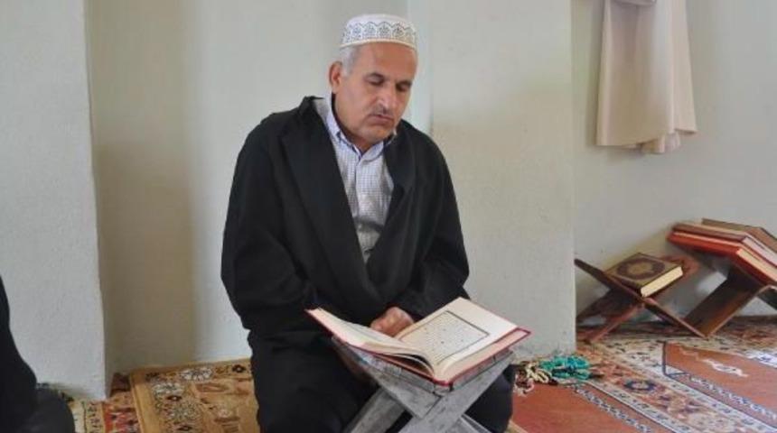 Atanan Imam Istifa Edince Yerine G&ouml;n&uuml;ll&uuml; Olarak Başladı