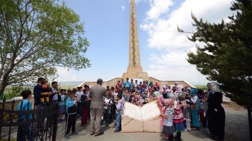 Kuran Kursu &Ouml;ğrencileri Şehitleri Unutmadı