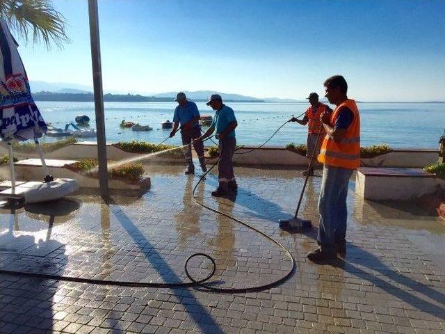 Didim’de Yalı Caddesi Temizleniyor