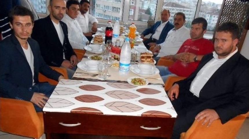 &Uuml;lk&uuml;c&uuml; İş&ccedil;iler Derneği Seyitgazi-kırka Şubesi &Uuml;yeleri İftarda Buluştu
