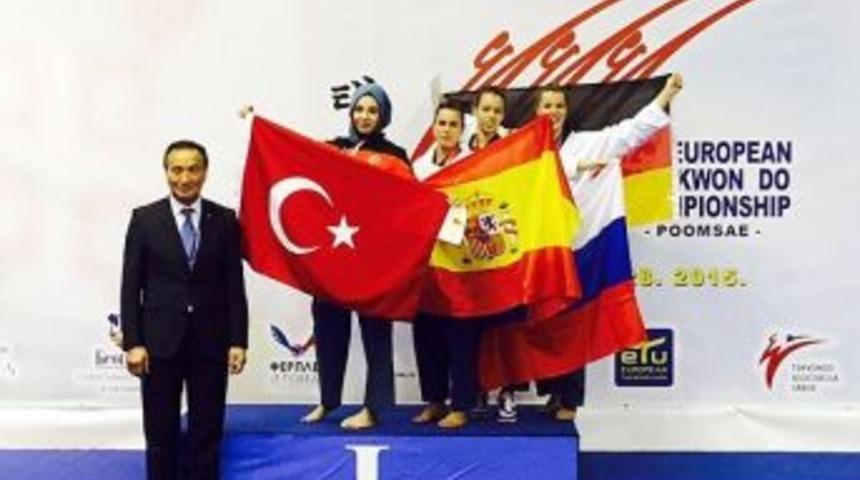 Bakan Kılı&ccedil;, Milli Tekvandocuları Tebrik Etti