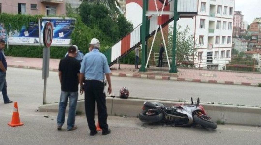 Bilecik&rsquo;te Kamyon İle Motosiklet &Ccedil;arpıştı, 1 Yaralı