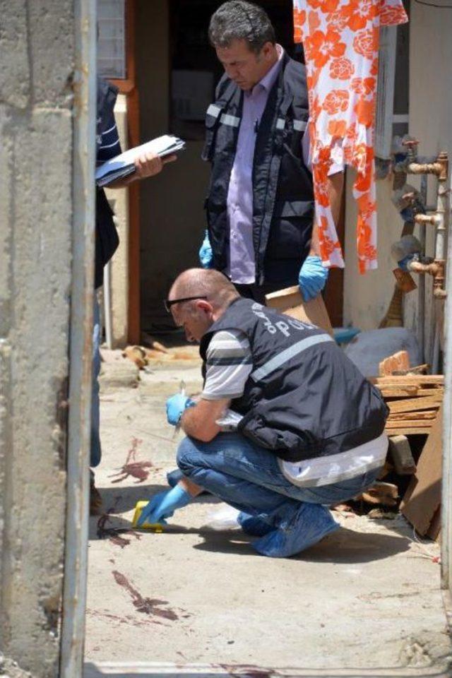 Teşhircilikle Suçlanan Katıl Zanlısı Polis Tutuklandı, Evi De Kundaklandı