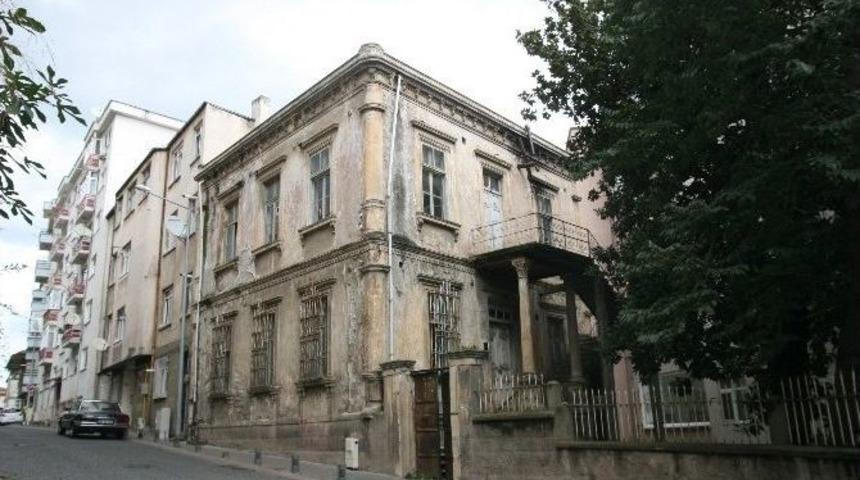 Tarih &Ouml;denek Bekliyor