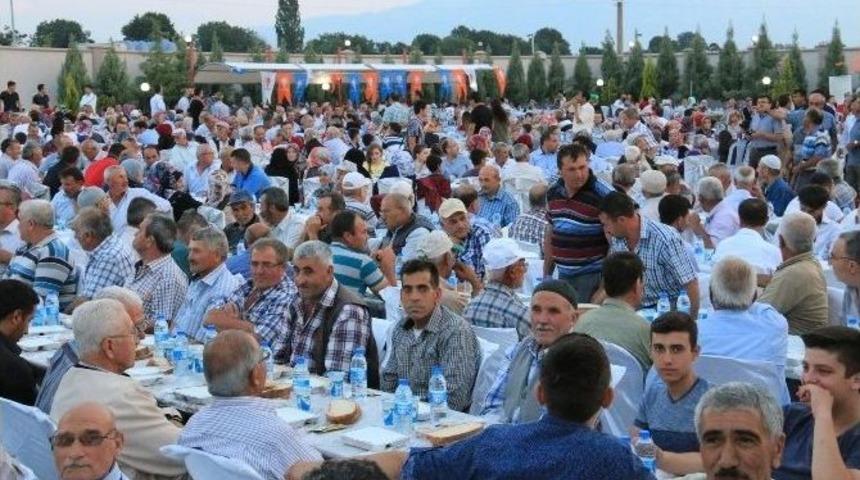 Saruhanlı Ak Parti’den Geleneksel İftar Yemeği