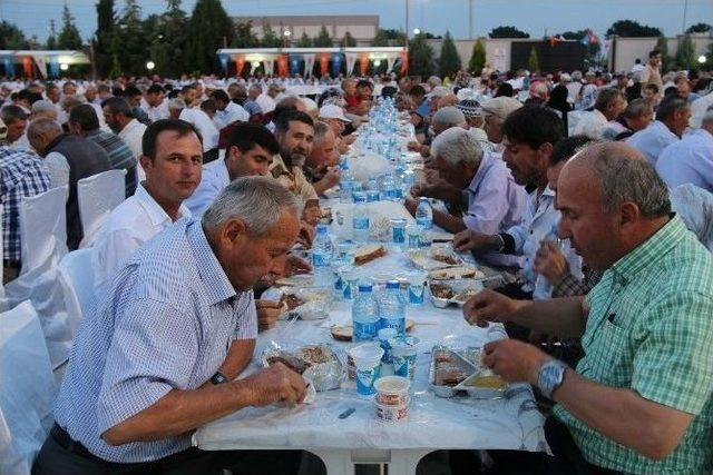 Saruhanlı Ak Parti’den Geleneksel İftar Yemeği