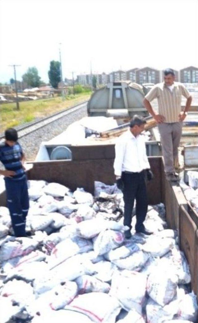 Aziziye&rsquo;de Dar Gelirli Vatandaşlara K&ouml;m&uuml;r Yardımı Yapıldı 1