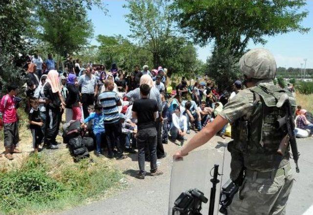 Bulgaristan'a Gitmelerine Izin Verilmeyen Ezidiler, Diyarbakır'daki Kampa Da Dönmedi