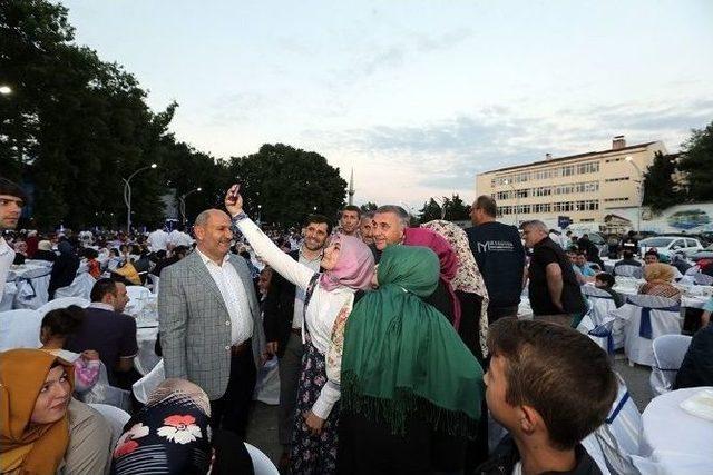 Kardeşlik Sofraları Hendek’te Kuruldu