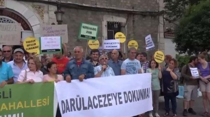 Dar&uuml;laceze  &Ouml;n&uuml;nde Protesto