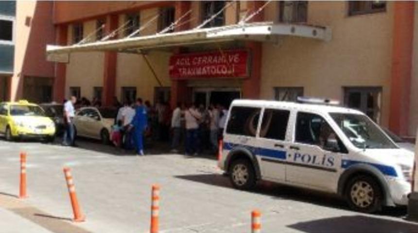 Batman&rsquo;da Trafik Kazası: 2: Yaralı