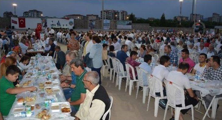 Vali Bektaş, Turgutlu’da İftar Programına Katıldı