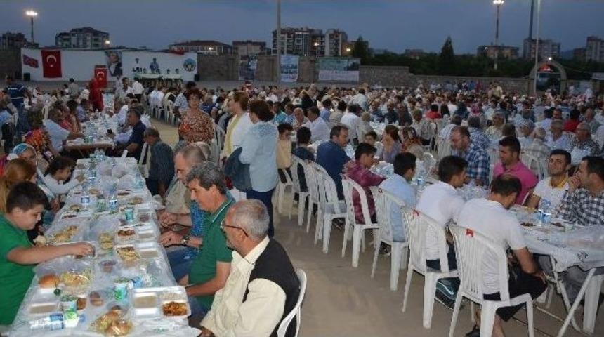 Vali Bektaş, Turgutlu&rsquo;da İftar Programına Katıldı