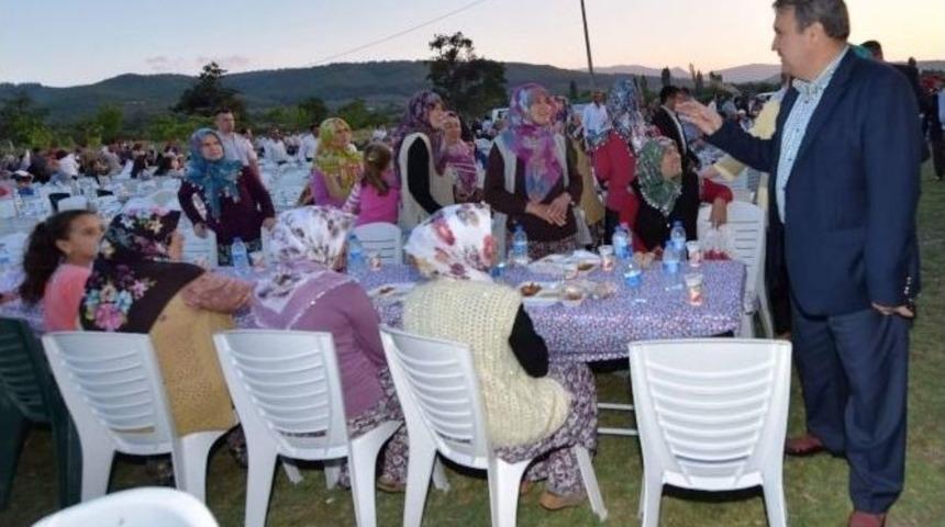 Başkan &Ccedil;er&ccedil;i, Ortak&ouml;y İftarında Vatandaşlarla Buluştu