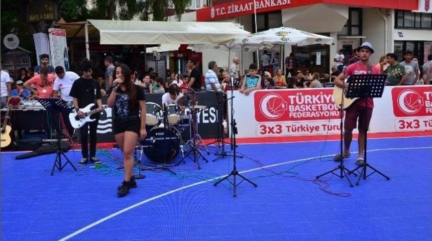 Sokak Basketbol Turnuvası Fo&ccedil;a&rsquo;da Başladı