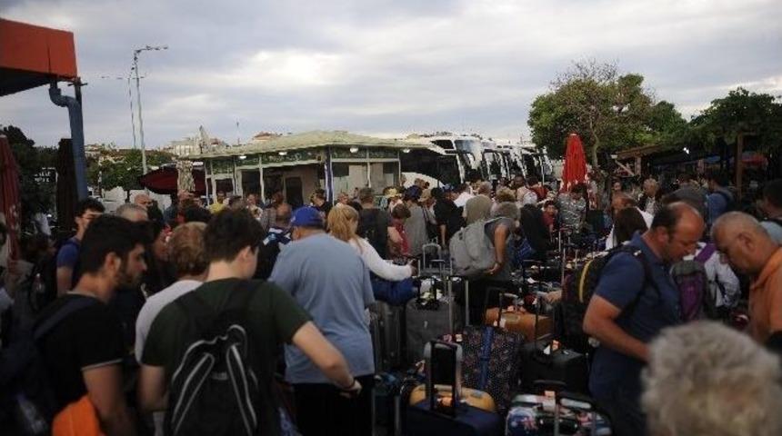 Kaza Yapan Yolcu Gemisinde Tahliye İşlemi Başladı