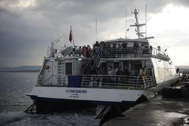 Kaza Yapan Yolcu Gemisinde Tahliye İşlemi Başladı