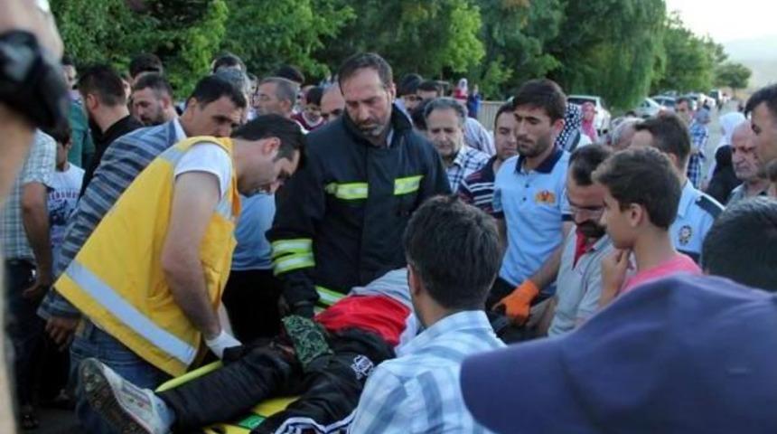 Bisikletiyle Kamyonun Altında Kalan &Ccedil;ocuk &Ouml;l&uuml;mden D&ouml;nd&uuml;