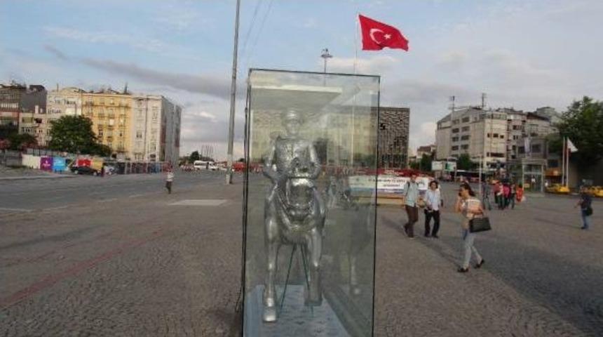 Gazi Koşusu &Ouml;ncesi Taksim Meydanı'na Atat&uuml;rk Heykeli