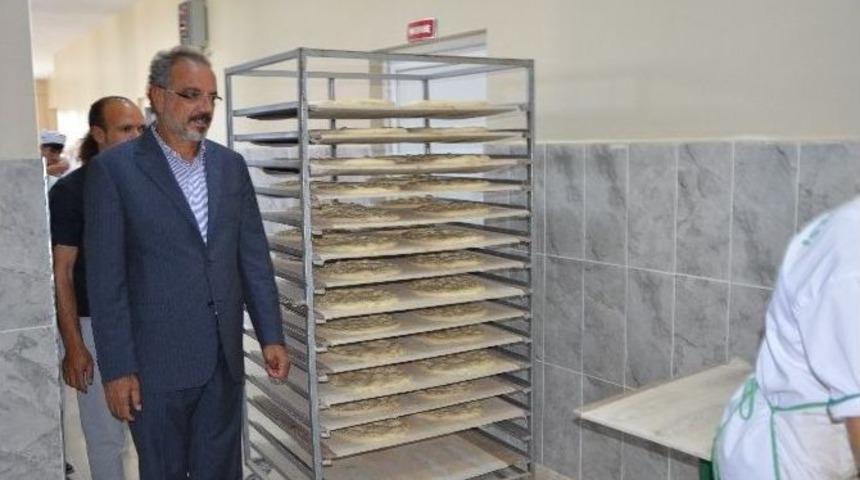 Ağrı Belediye Eş Başkanı Sakık, Halk Ekmek Fırınını Denetledi