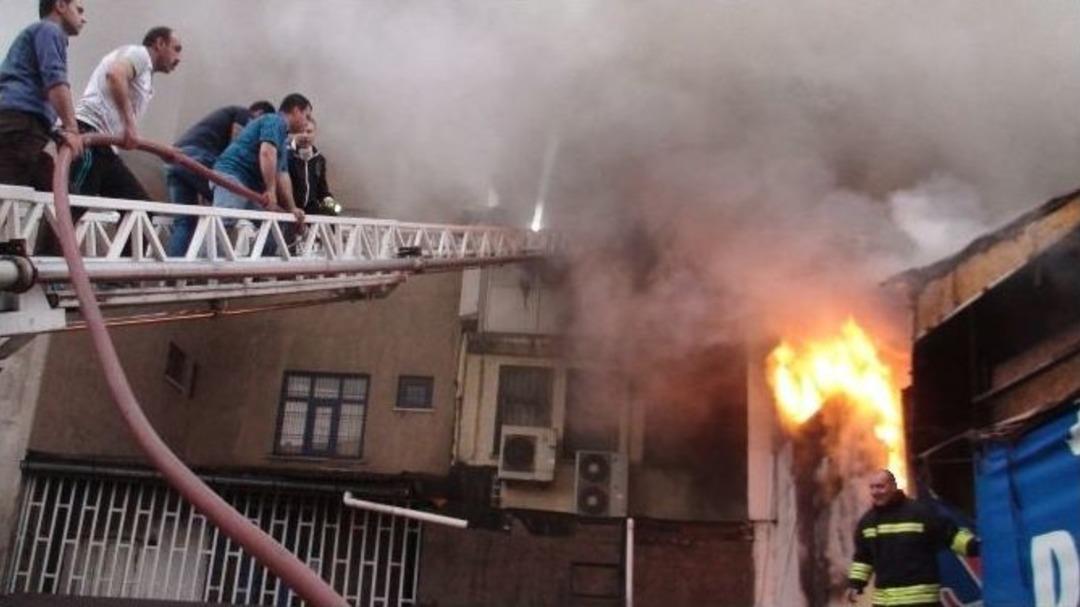 Aksaray&rsquo;da Alışveriş Merkezinde Yangın