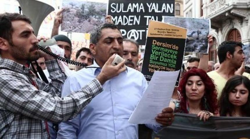 Tunceli'deki "doğa Katliamını" Beyoğlu'nda Y&uuml;r&uuml;yerek Protesto Ettiler