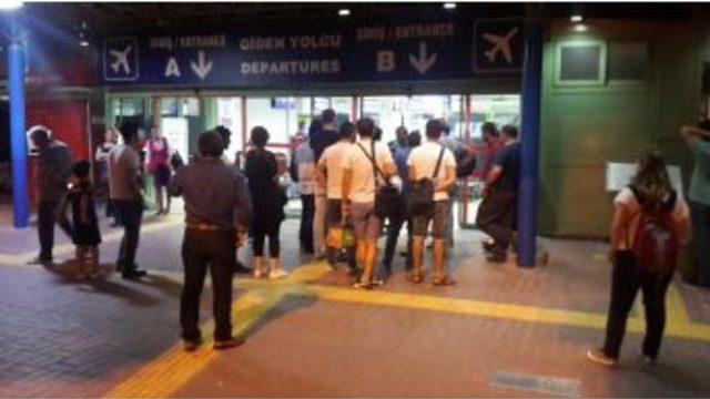 Rotar Yapan Uçak Yolcuları Çileden Çıkardı