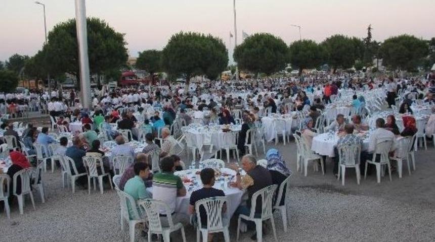 K&uuml;&ccedil;&uuml;ksan&rsquo;dan Geleneksel İftar