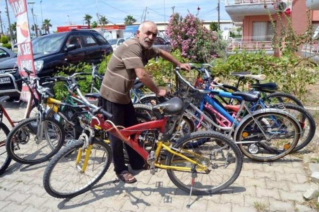 G&uuml;nd&uuml;z Bisiklet Tamirciliği Gece İse Bağlama Eğitmenliği Yapıyor