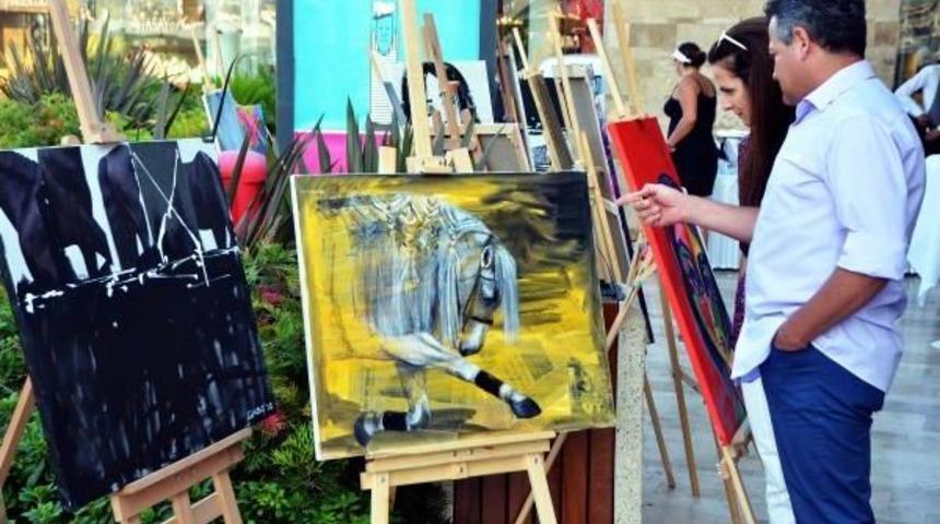 Palmarina'da Yatların Gölgesinde Resim Şöleni