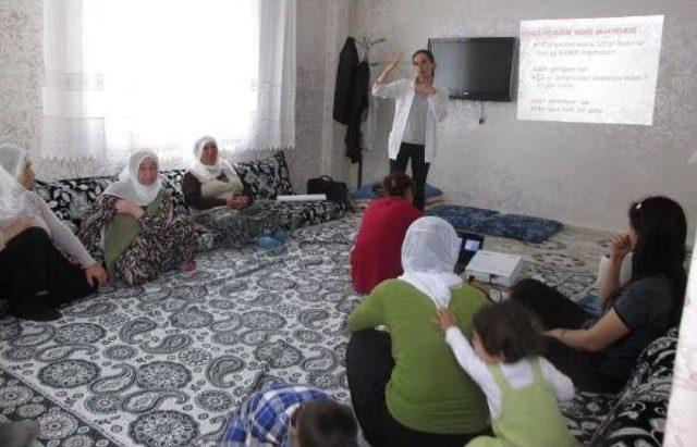 Kadın Sağlığı Eğitimini Köyde Kadınların Ayağına Götürdüler