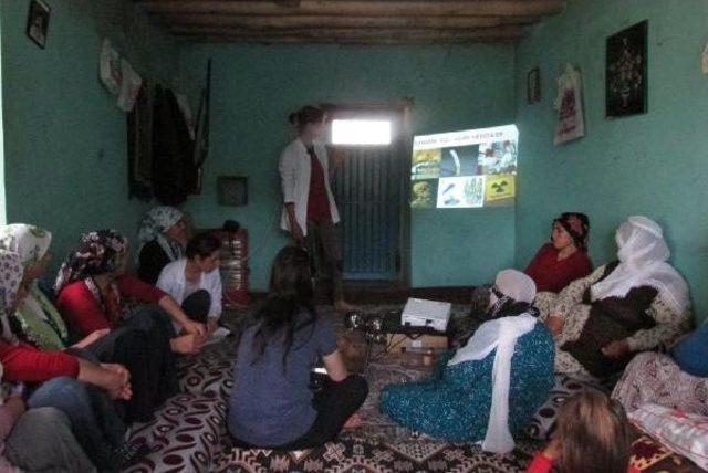 Kadın Sağlığı Eğitimini Köyde Kadınların Ayağına Götürdüler