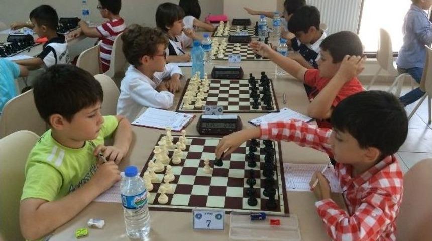 Bursa&rsquo;da Satran&ccedil; Turnuvaları Nefes Kesti