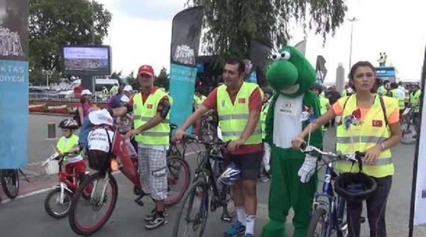 Y&uuml;zlerce Bisikletli 'bisiklet S&uuml;r Beşiktaş' Diyerek Pedal &Ccedil;evirdi