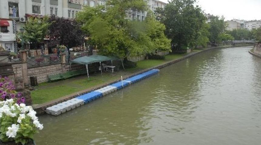 Sağanak Yağış Gondolları Da Vurdu