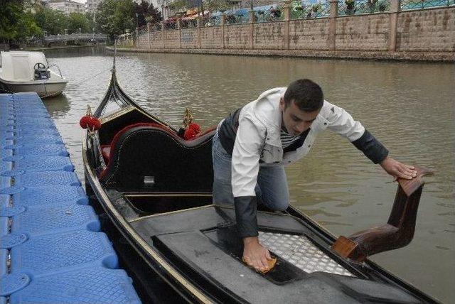 Sağanak Yağış Gondolları Da Vurdu