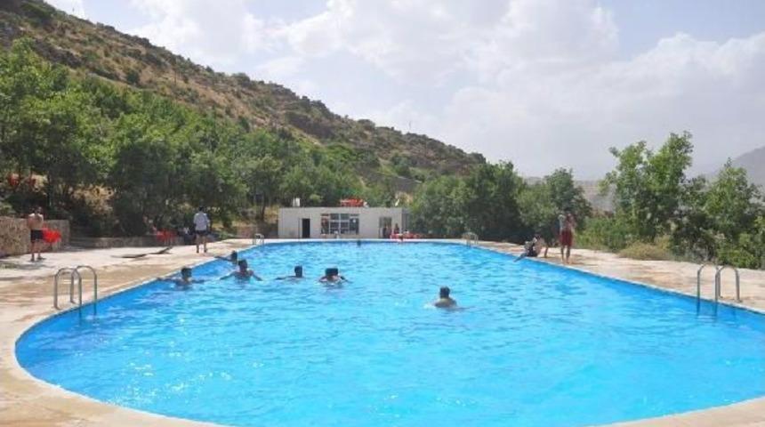 Irak Sınırında Olimpik Havuz Keyfi