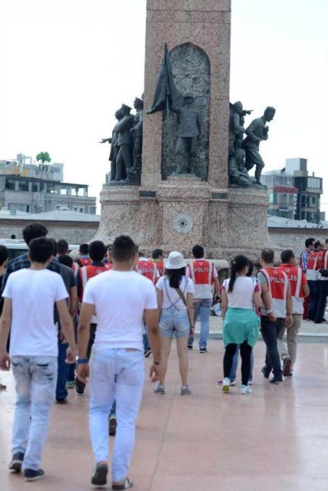 Lgbti Onur Yürüyüşü Öncesi Taksim'de Yoğun Güvenlik Önlemi