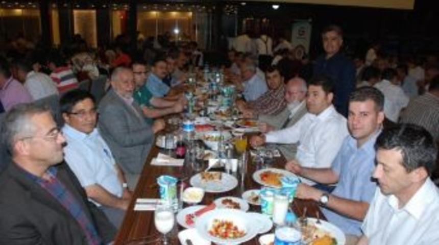 Eğitim-bir Sen &Uuml;yeleri İftarda Buluştu