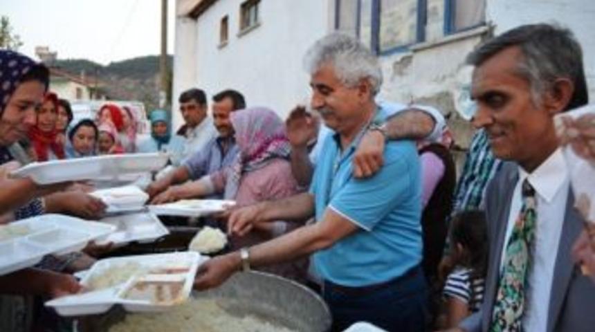 Ayvalık Belediyesinin İftar Sofrasının Onur Konukları Chpli Vekillerdi